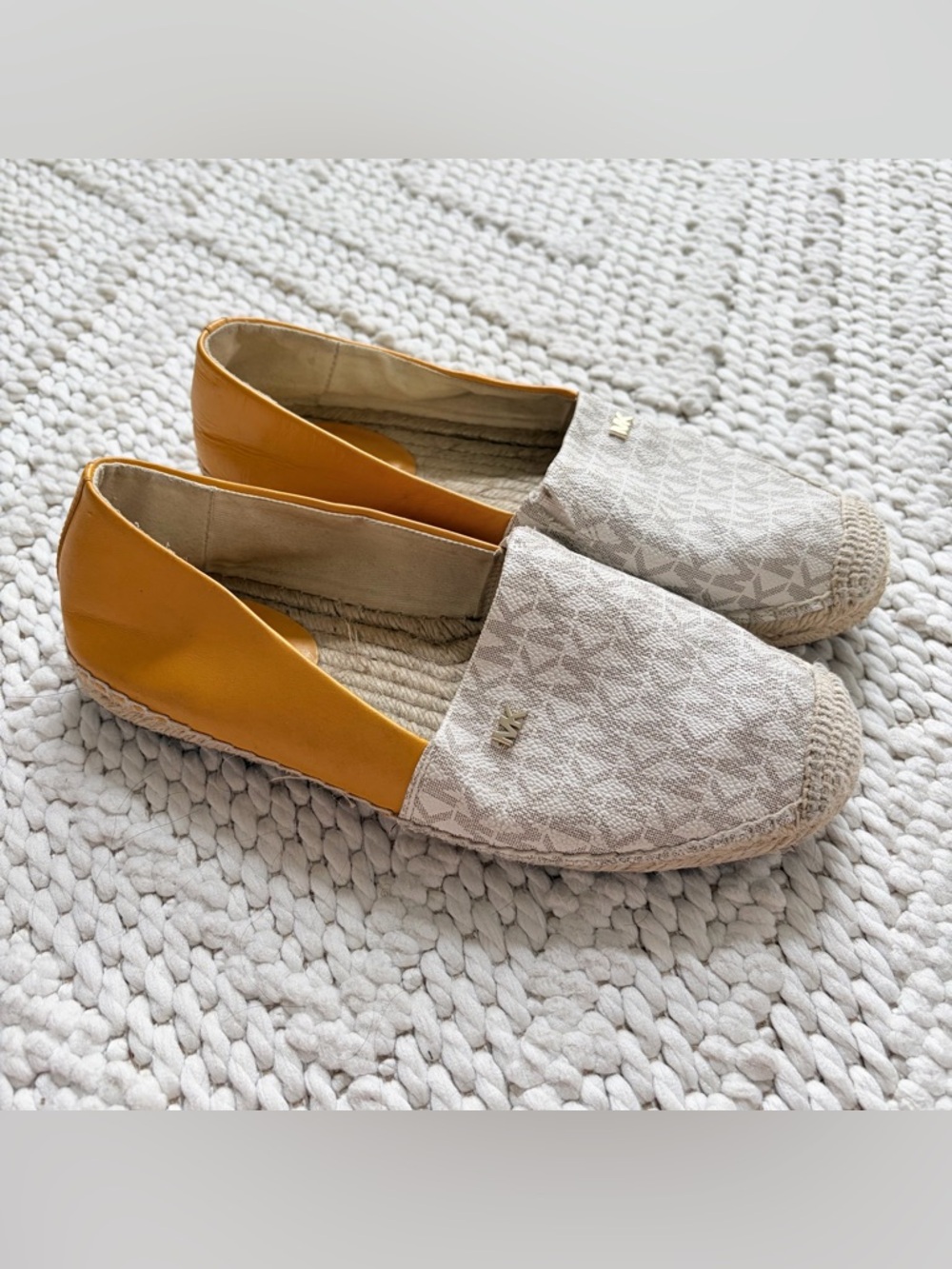 MICHAEL KORS Kendrick Vanilla Logo Espadrille Slip On Flats Yellow Womens 7 EUC - Picture 2 of 9